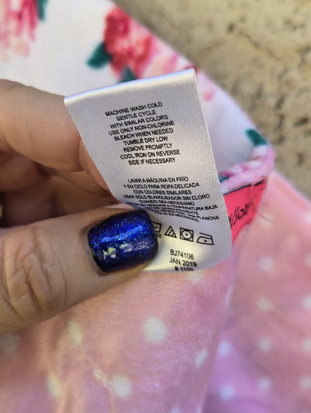 Betsy Johnson Small Floral Blanket - Picture 5 of 5